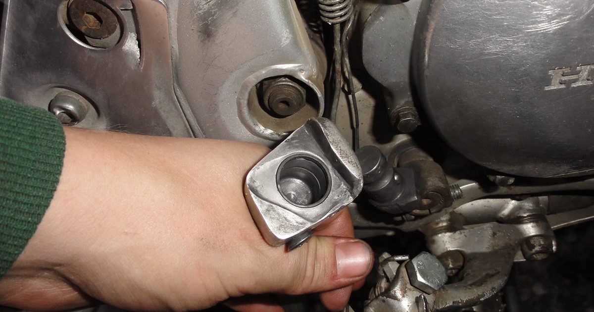 Kick starter arm overhaul on the Honda XR400